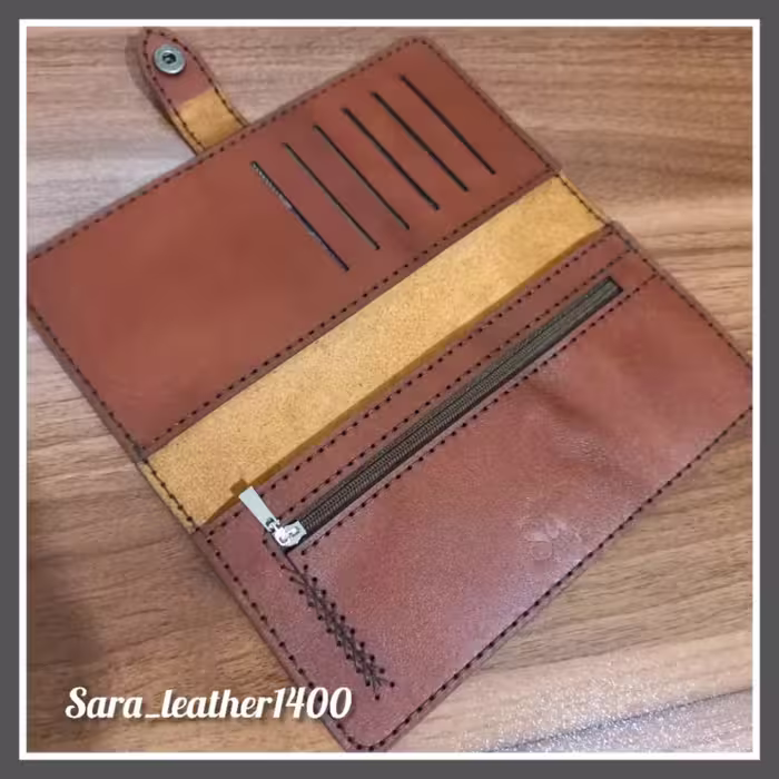 کیف کتی اسپرت دستدوز  از جنس چرم گاوی دوخته شده با نخ موم زده kord
