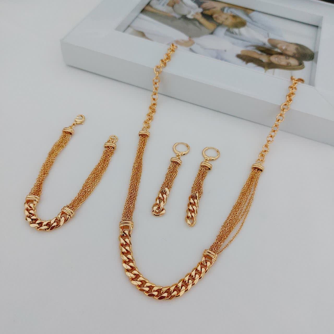 سرویس کد10829طرح طلا.آبکاری طلا.رنگ ثابت.ضدحساسیت