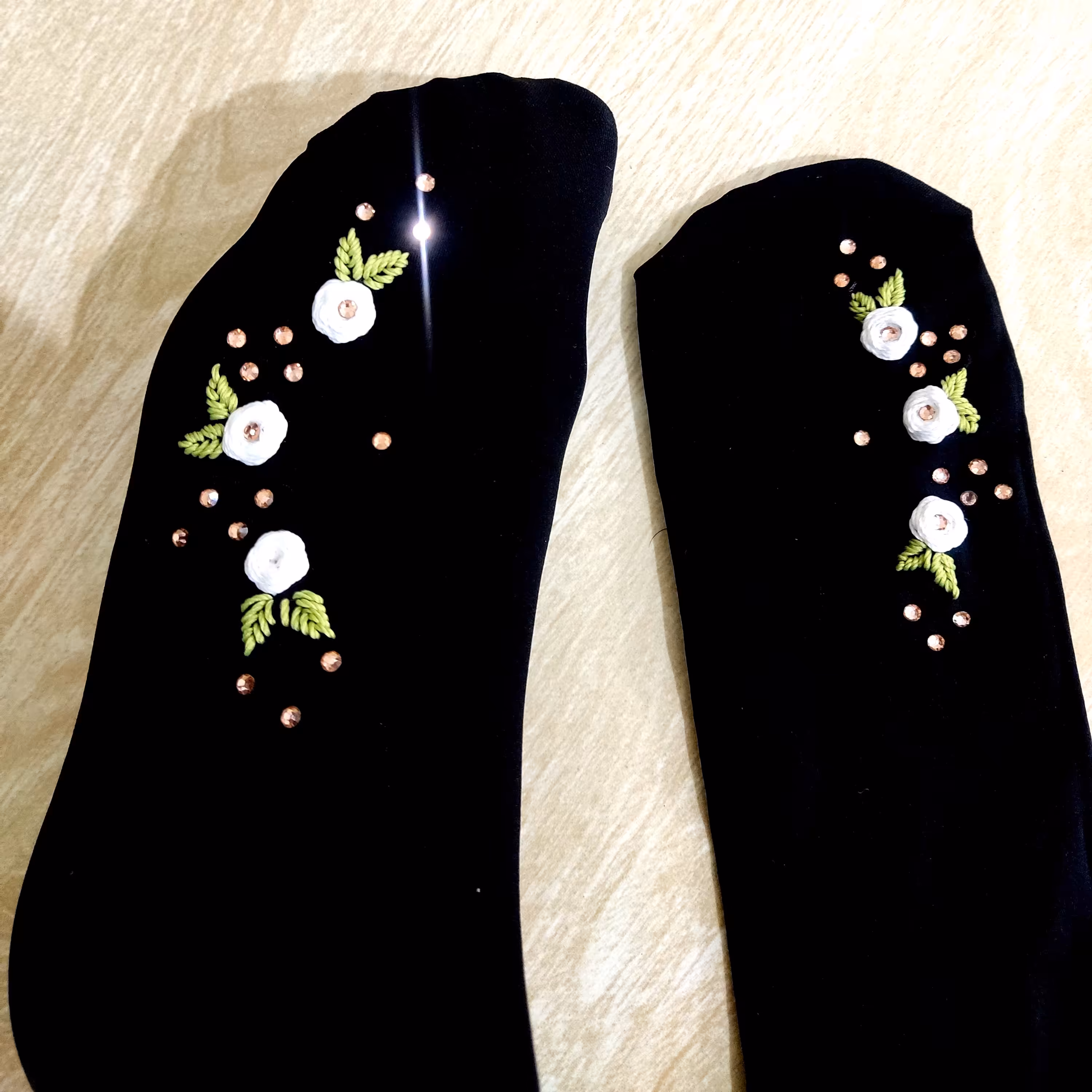 جوراب پریزن گلدوزی با نگین طرح 5