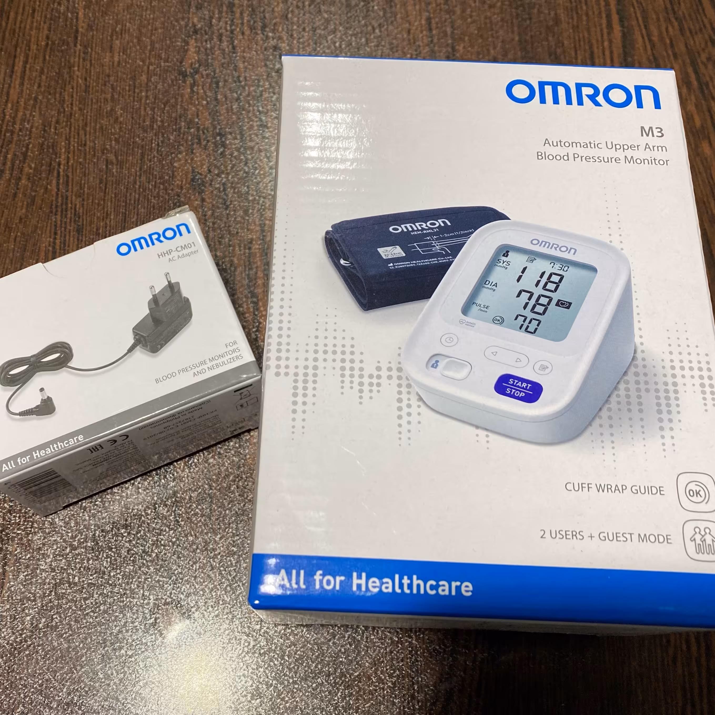 فشارسنج دیجیتال امرن (Omron) مدل m3  به همراه آداپتور Omron