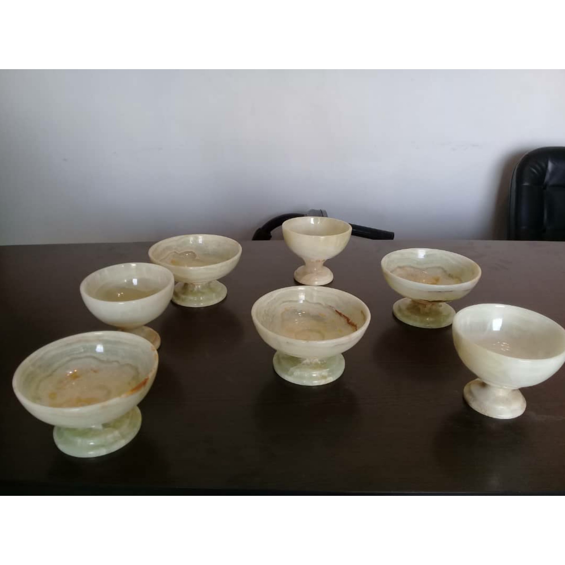 کاسه سنگی پایه دار با قابلیت عبور نور (آجیل خوری یا مزه خوری یا کاسه هفت سین) (دانه ای)