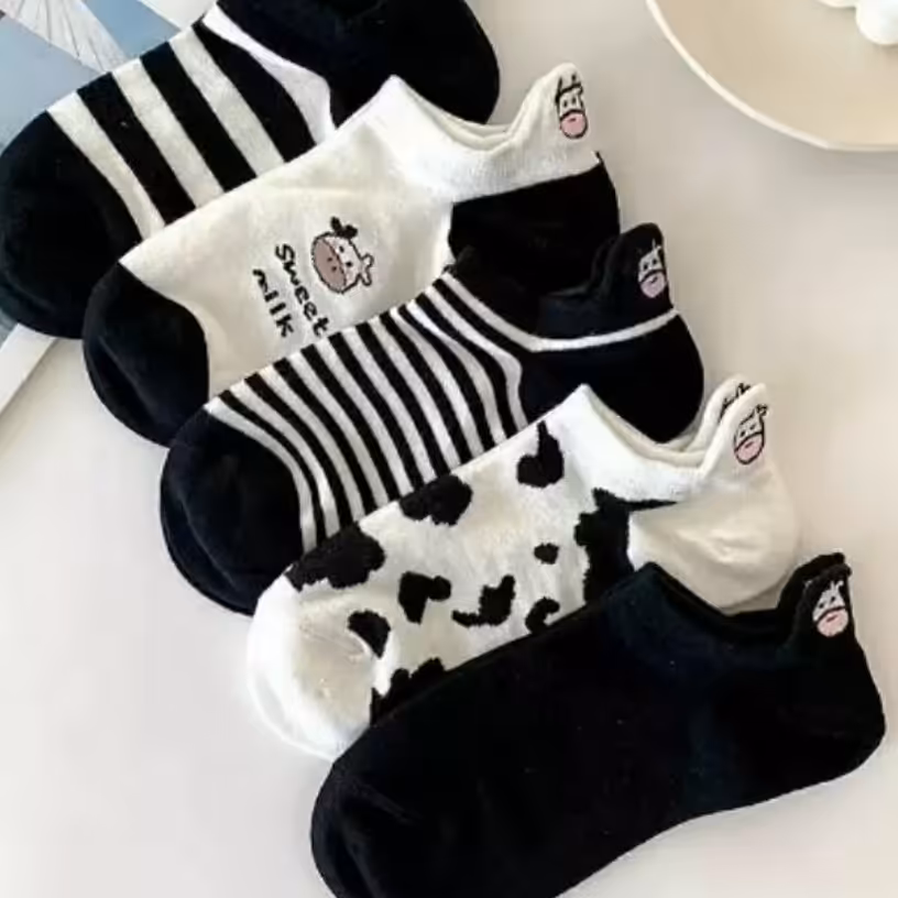 جوراب مچی سه پاشنه گلدوزی گاوی کاری است ضدبووضدتعرق نخ پنبه وارداتی