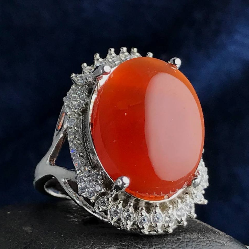 انگشترفوق العاده زیبای  عقیق یمنی اصلی 
عیار نقره 925