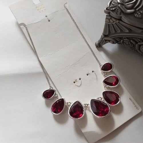 نیم ست یاقوتی مناسب مجالس و یلدا