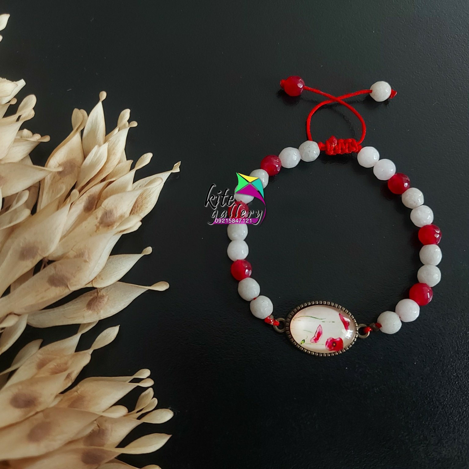 دستبند رزینی گل لاله با سنگ جید 