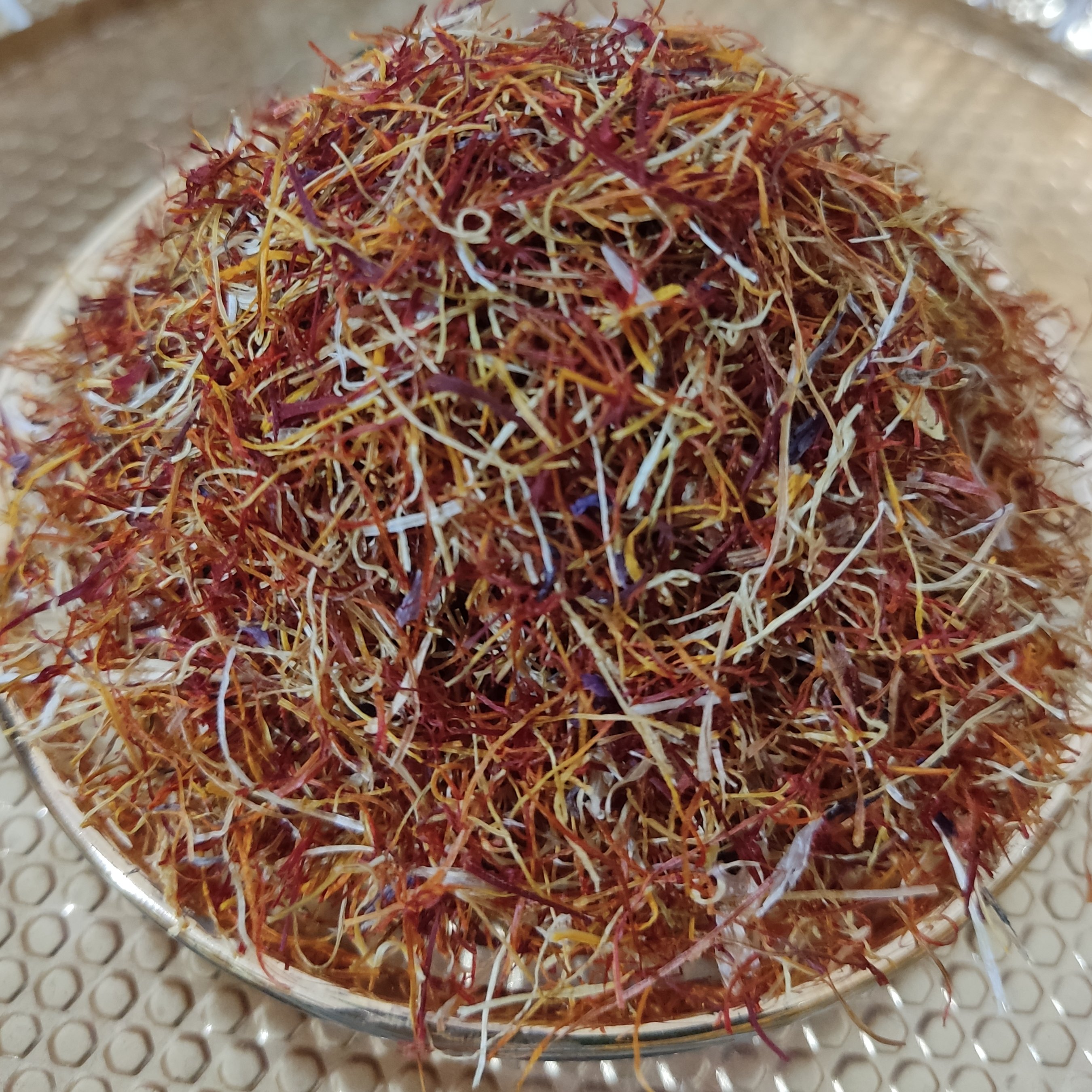 سفیده با درصد زیاد زعفران(اصل بدون دستکاری) با رنگ و عطر  خوب،  زعفران خراسان، یک مثقالی