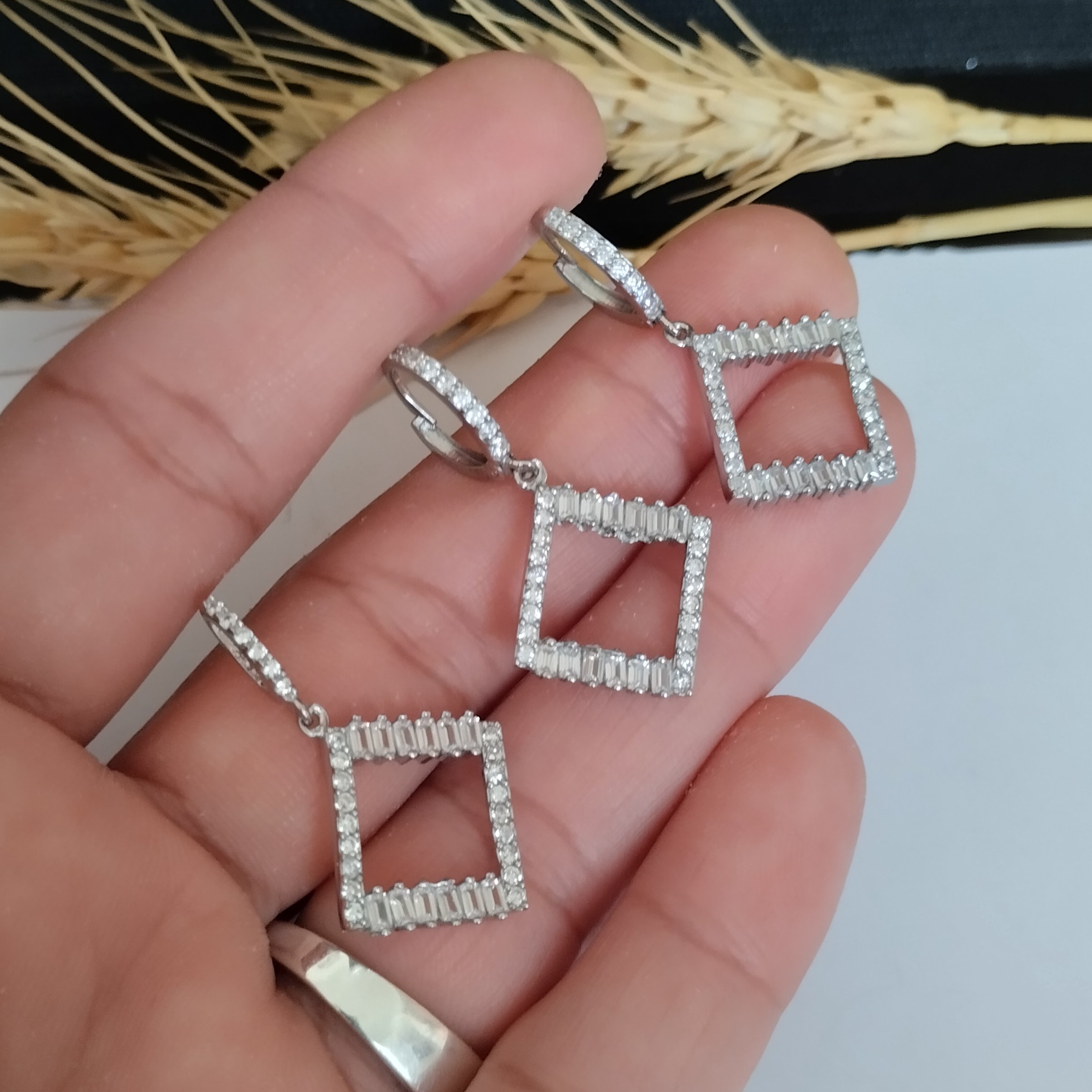 نیم ست نقره عیار925 با روکش طلا با طرحی جذاب و شیک
