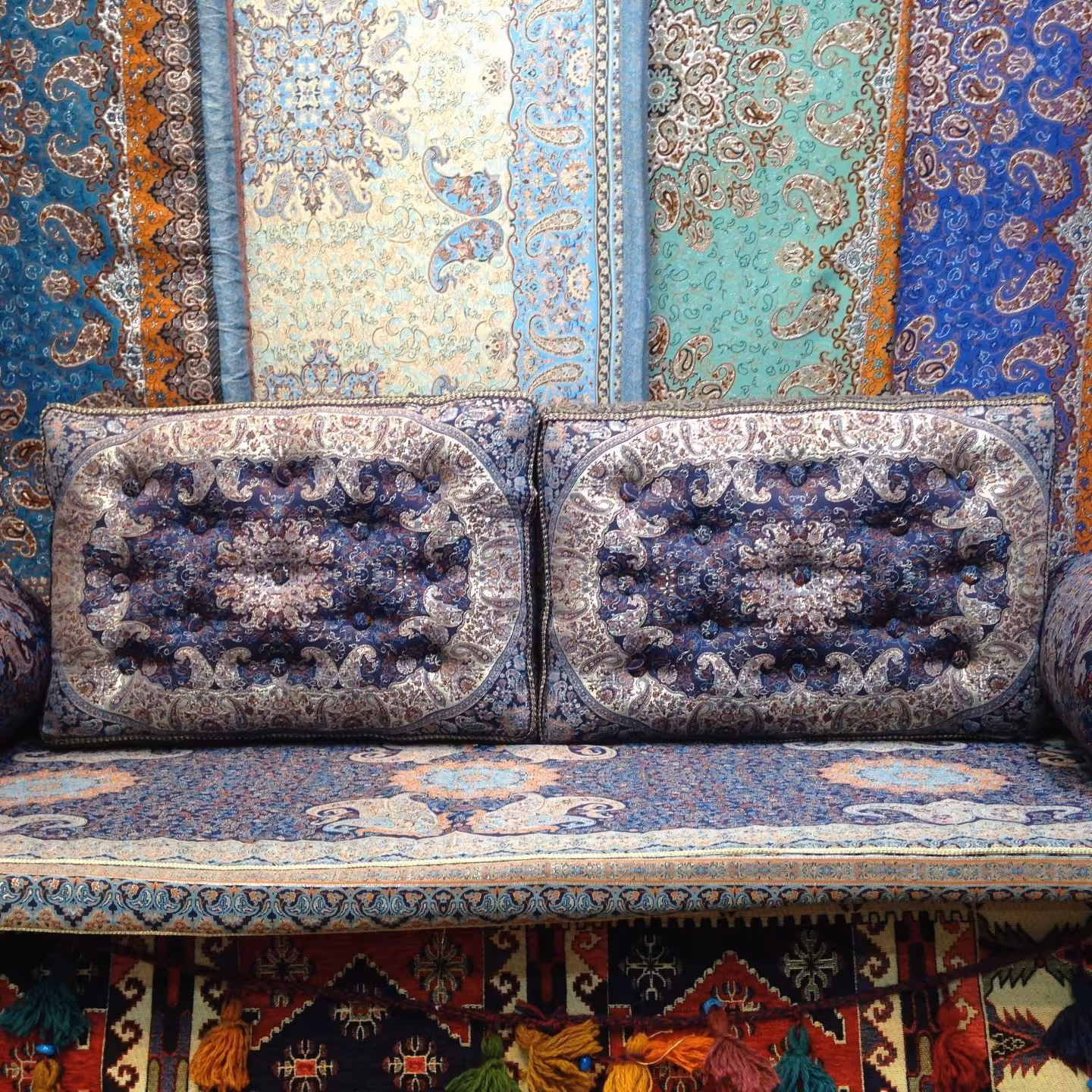 سرویس شاه نشین ابریشم(ارسال باربری برای همه استان ها وهزینه به صورت پس کرایه و به عهده مشتری است)