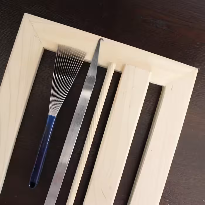 پک کامل ابزار گلیمبافی (شامل دفه، سیخ پودکش، دار چوبی و هاف و تسمه)