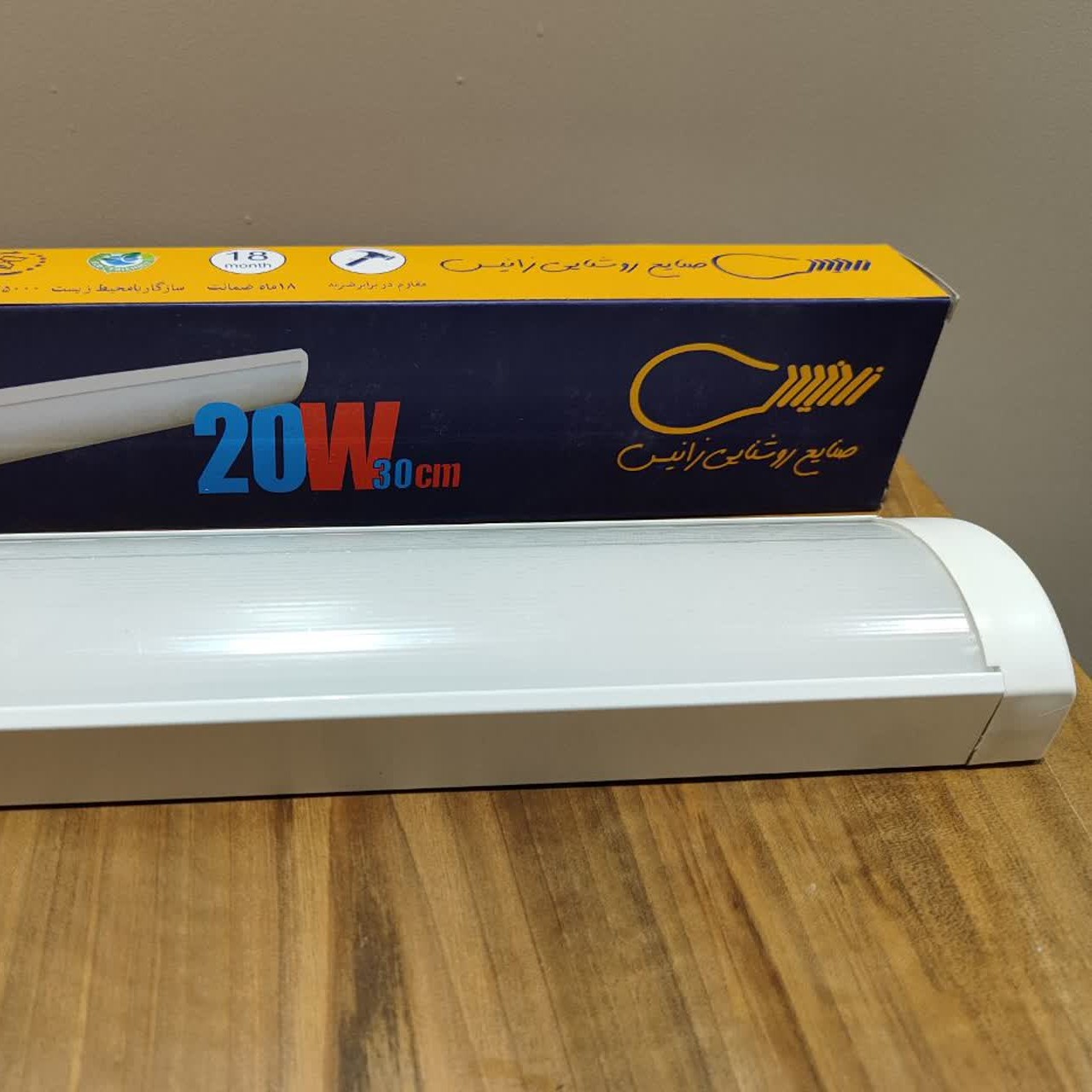 براکت  ال ای دی  مهتابی  دیواری سقفی خطی 20وات زانیس  18ماه گارانتی بی قید وشرط از زمان خرید   