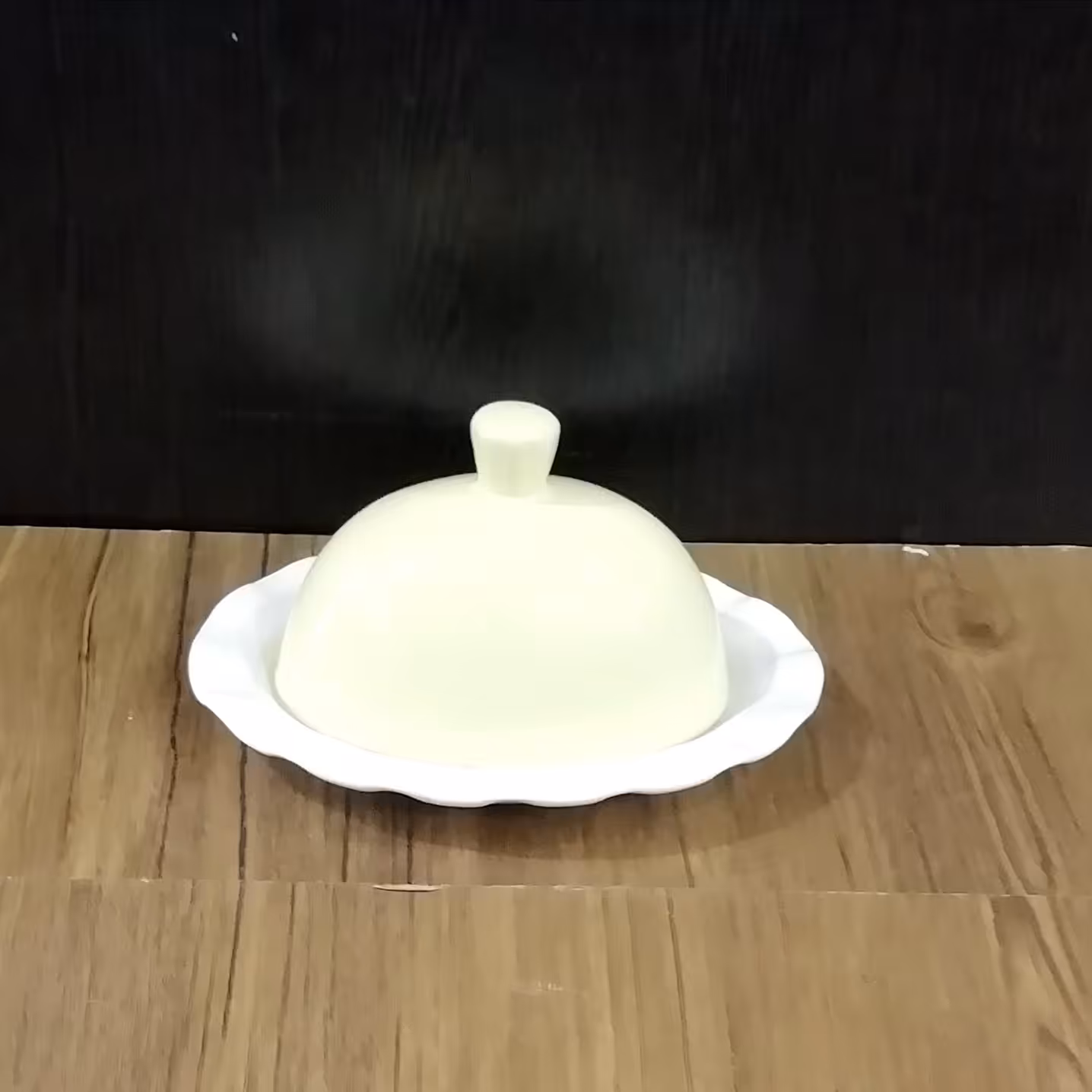 کره خوری در دار سرامیک با کیفیتی عالی رنگ در زرد و سینی زیر سفید