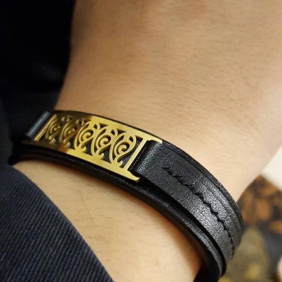 دستبند چرم طبیعی با انواع پلاک استیل طلا و نقره