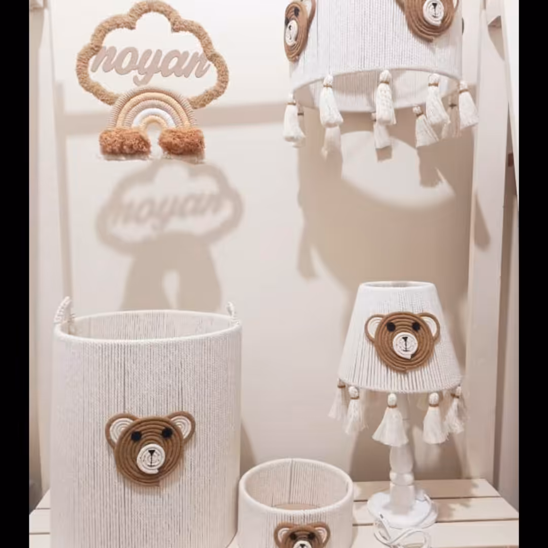 سطل مکرومه و سبد لوسیون و لوستر  مکرومه و آباژور  و  حلقه آویز اسم در تنوع رنگ و طرح هیوادگالری