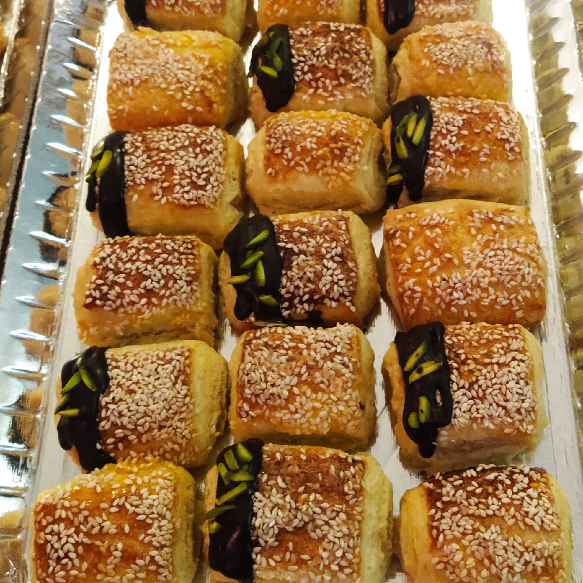 شیرینی دانمارکی کنجدی خانگی 500 گرمی(هزینه ارسال پس کرایه در مقصد)