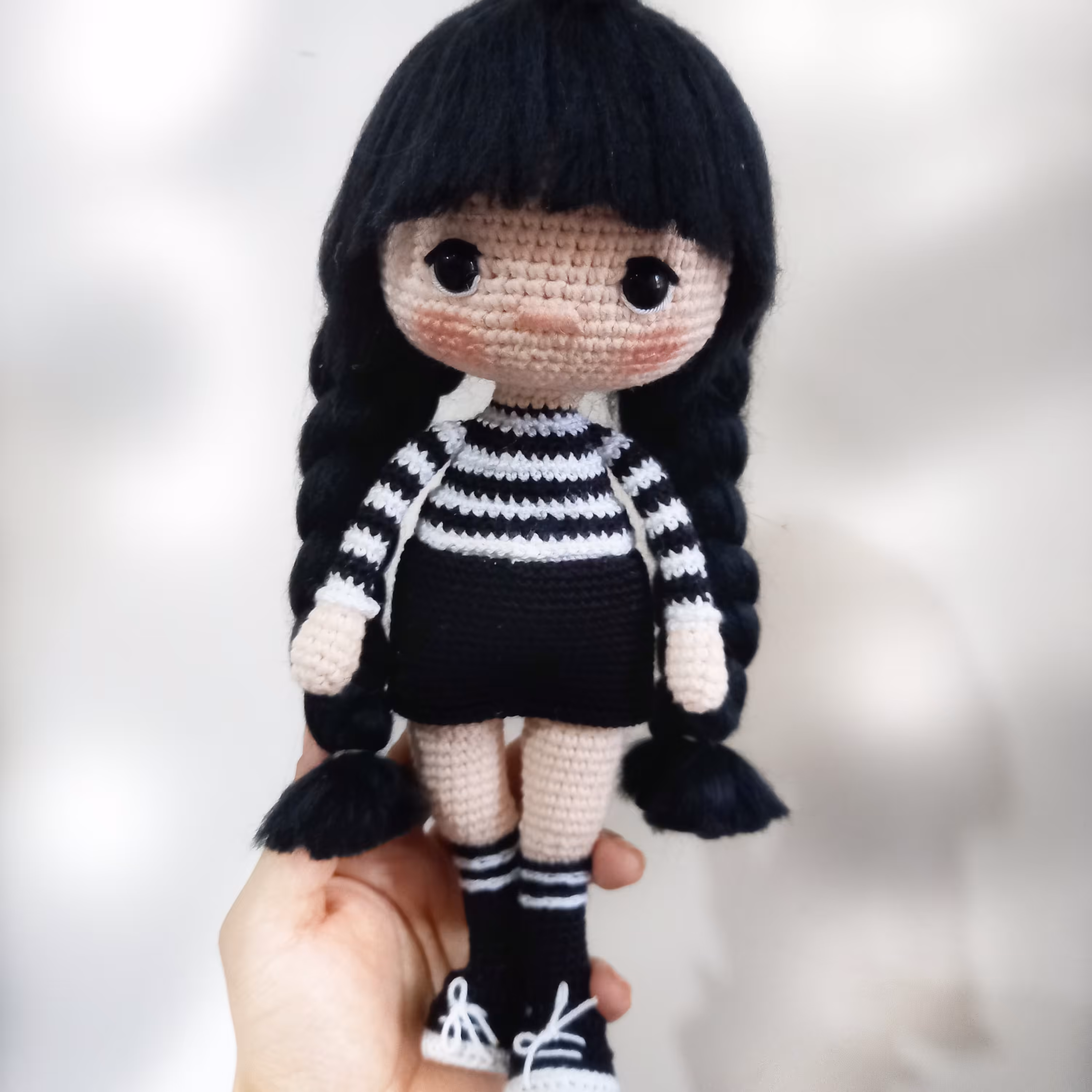 عروسک دستبافت ونزدی آدامز
