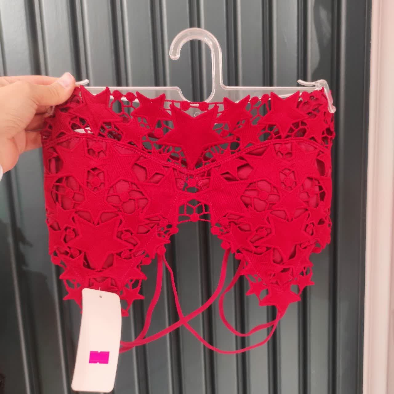 نیم تنه تک گیپور طرح ستاره دارای کاپ متحرک پشت ضربدری