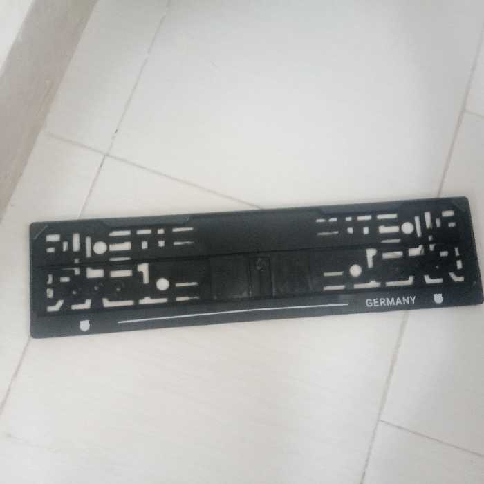 قاب پلاک خودرو  تبلیغاتی هم انجام داده میشود 