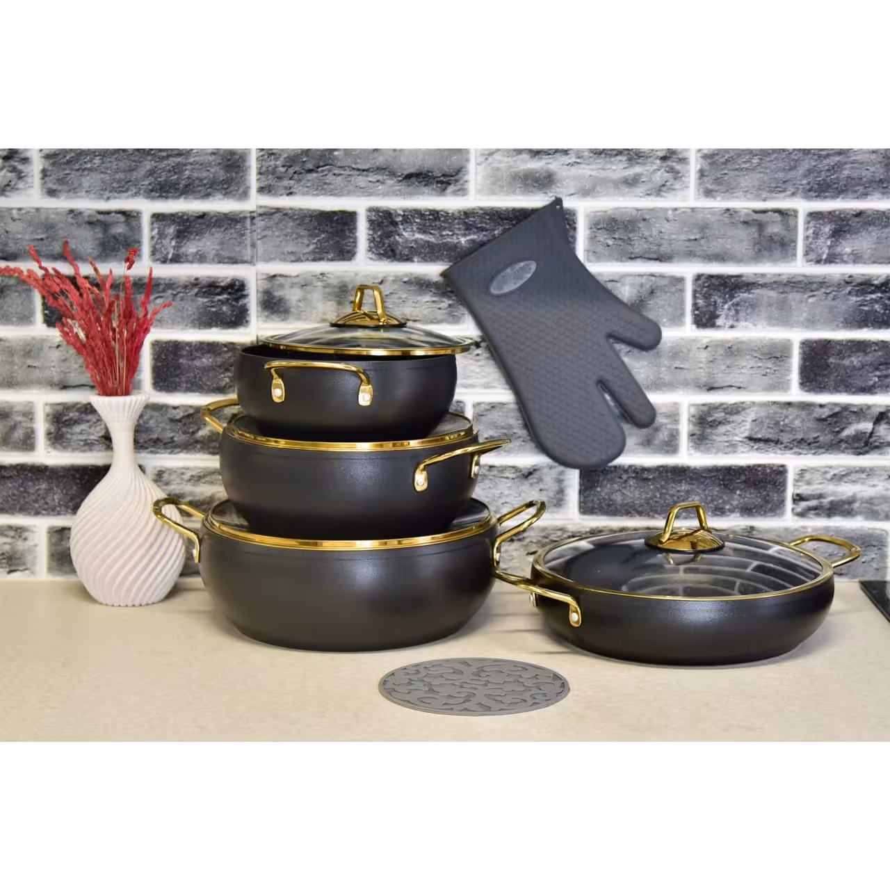 سرویس قابلمه 8 پارچه خمره ایی مشکی  با درب منحنی طلایی  یونیک  8349