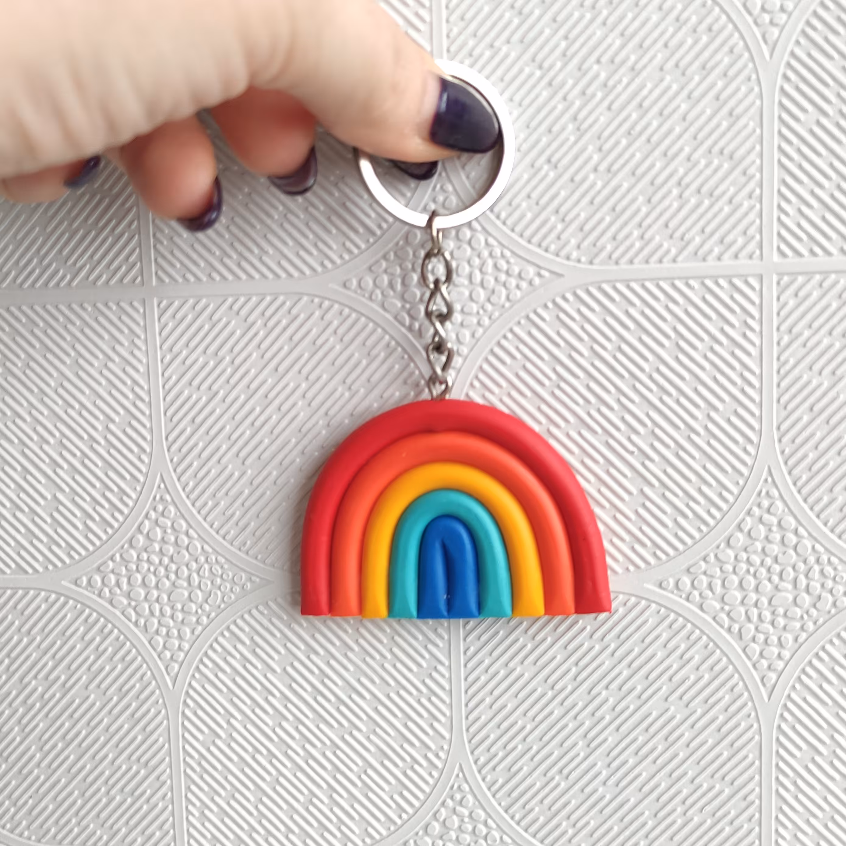 جاسوییچی یا  آویز کیف.کوله.ماشین           طرح رنگین کمون