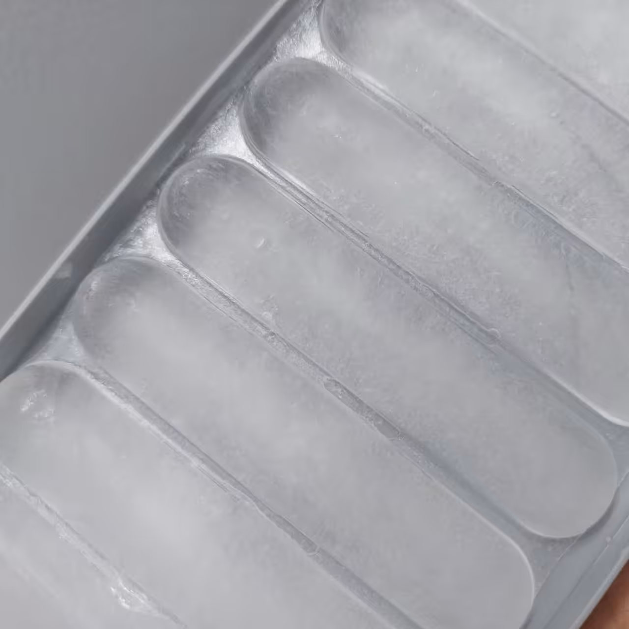 قالب  یخ  استوانه   ای  طوسی  صورتی  سفید  مناسب  برای  همه  سایزهای  قفسه  فریزر 