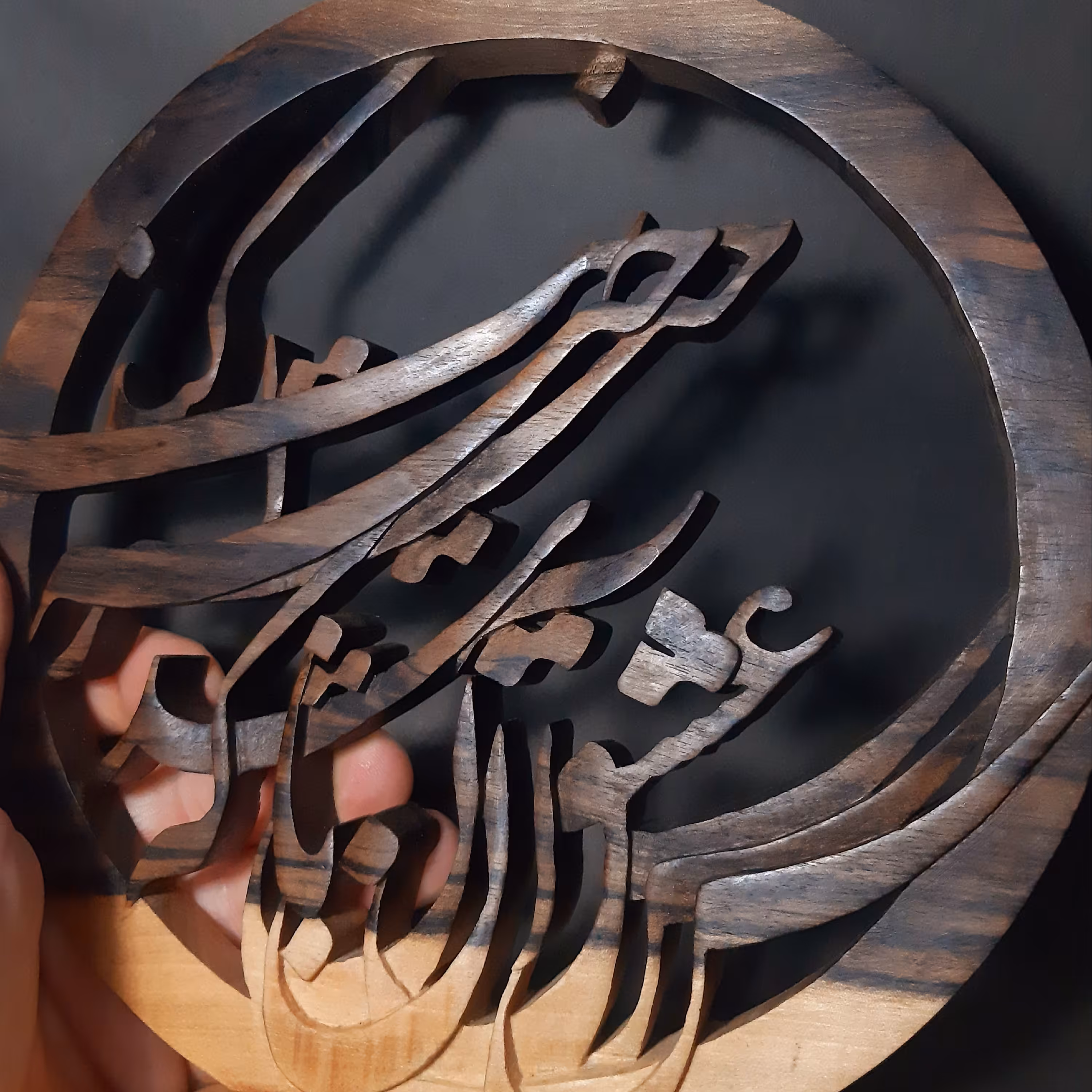 تابلو رومیزی (استند) چوبی طرح عشق ساخته شده از چوب گردو 
