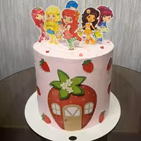 کیک توت فرنگی