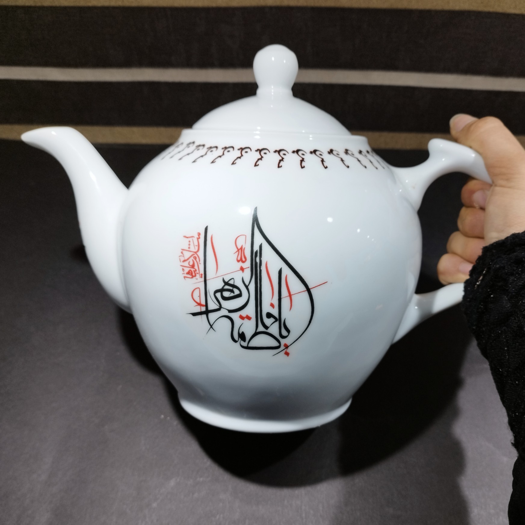 قوری هیئتی بزرگ چینی تقدیس 2 و نیم لیتری قوری محرمی مناسب روضه ارسال رایگان