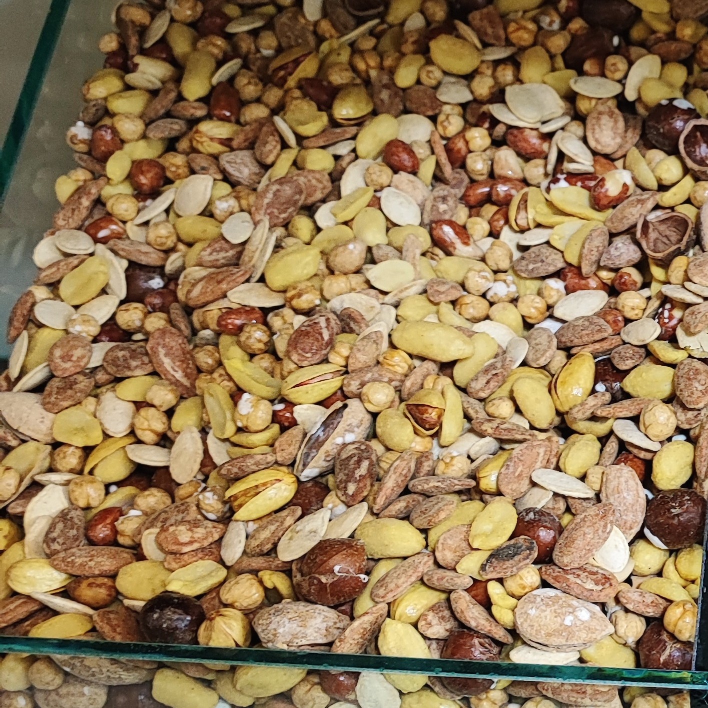 اجیل درجه دو  مال شب عیده و با تخفیف به فروش میرسد 