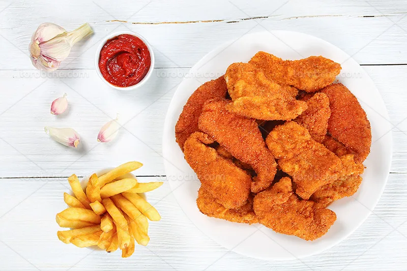 عکس ناگت مرغ با سیب زمینی سرخ کرده و سس | گرافیک با طعم تربچه