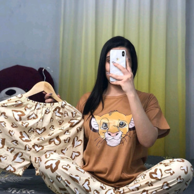سه تیکه تیشرت وشلوار طرح دار راحتی