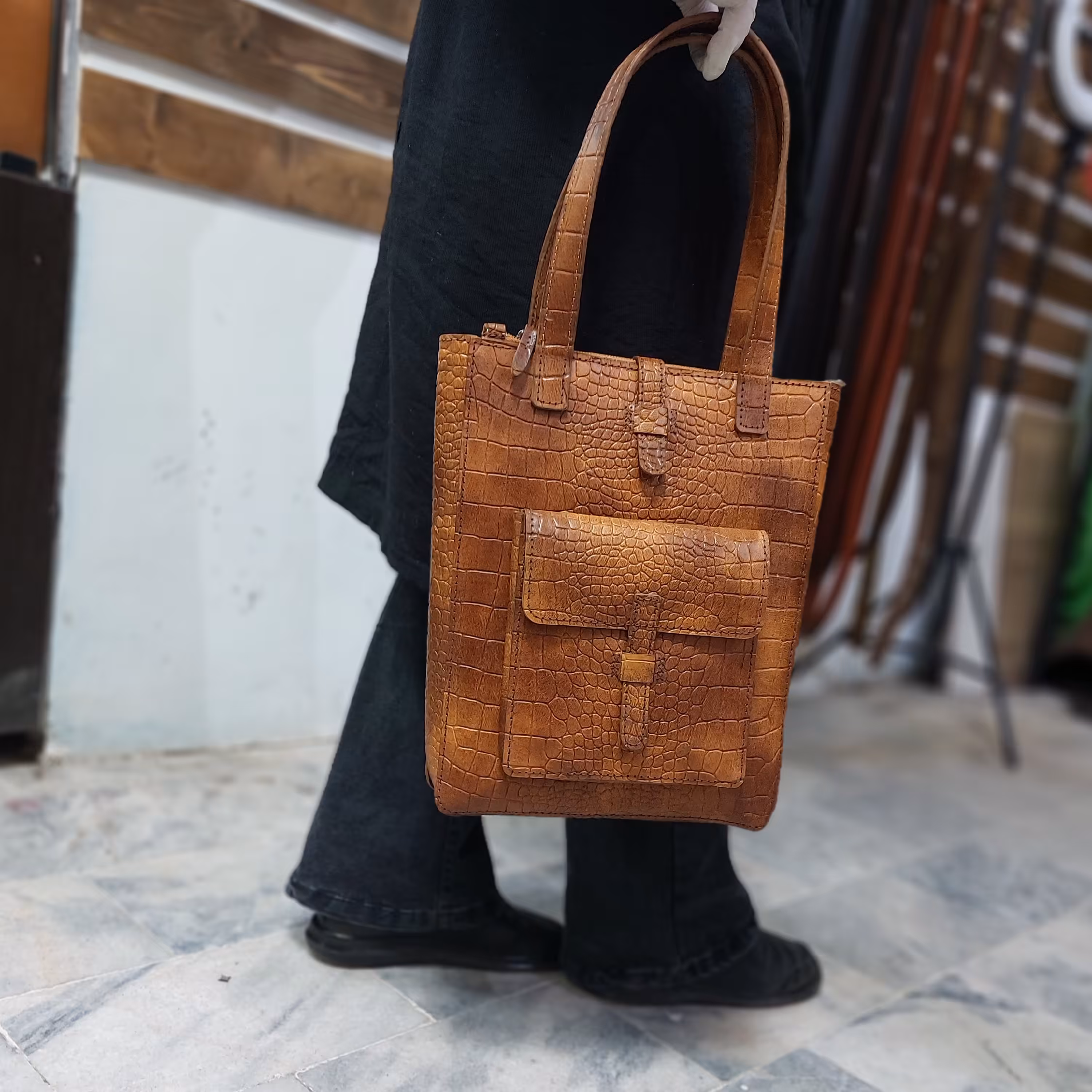 کیف دوشی و زنانه کیف چرم طبیعی کیف دستدوز الین چرم کیف دانشجویی کیف کارمندی