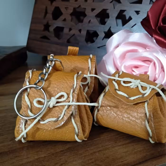 جاکلیدی چرم طرح کوله پشتی