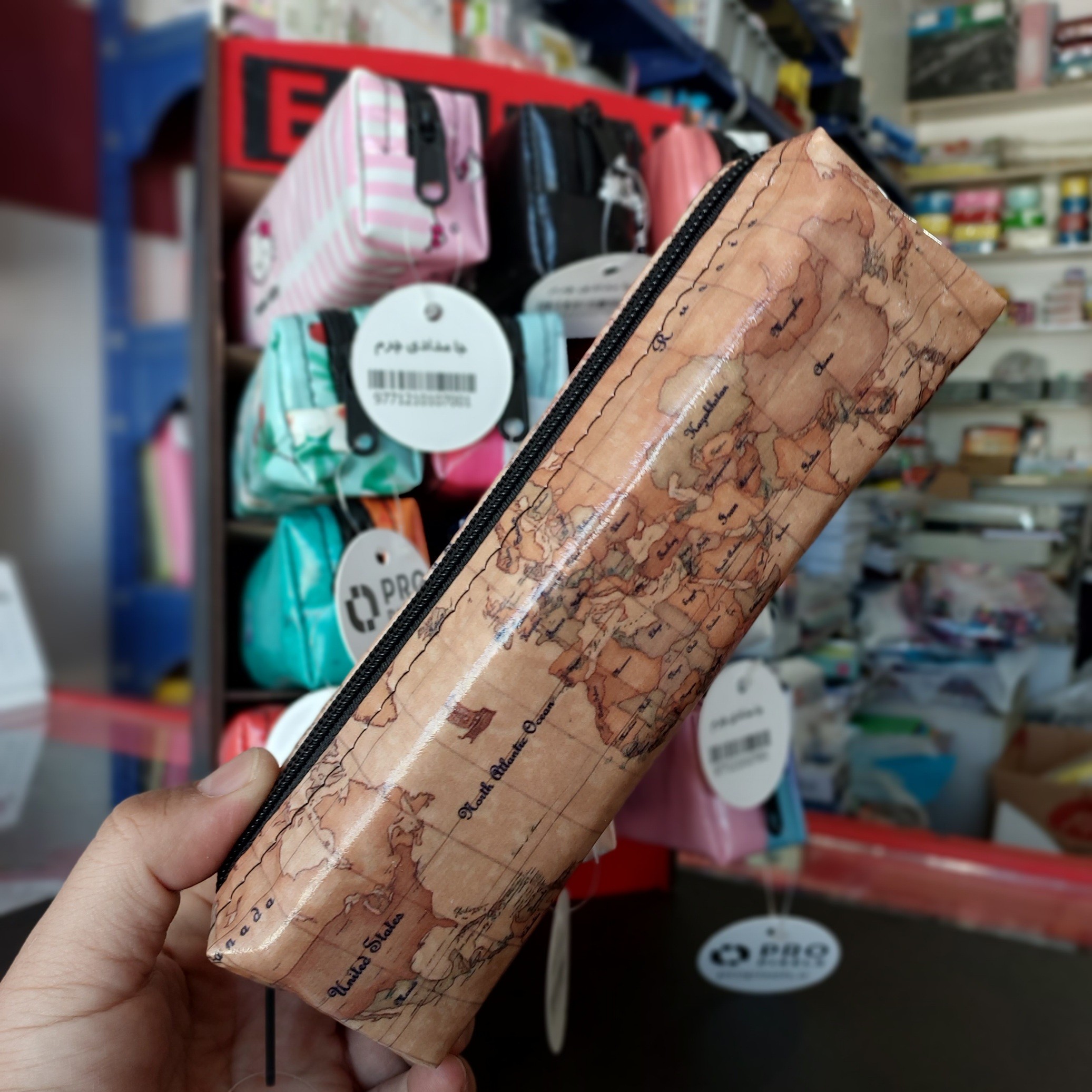 جامدادی دانشجویی چرم تک زیپ طرح  نقشه جغرافیا