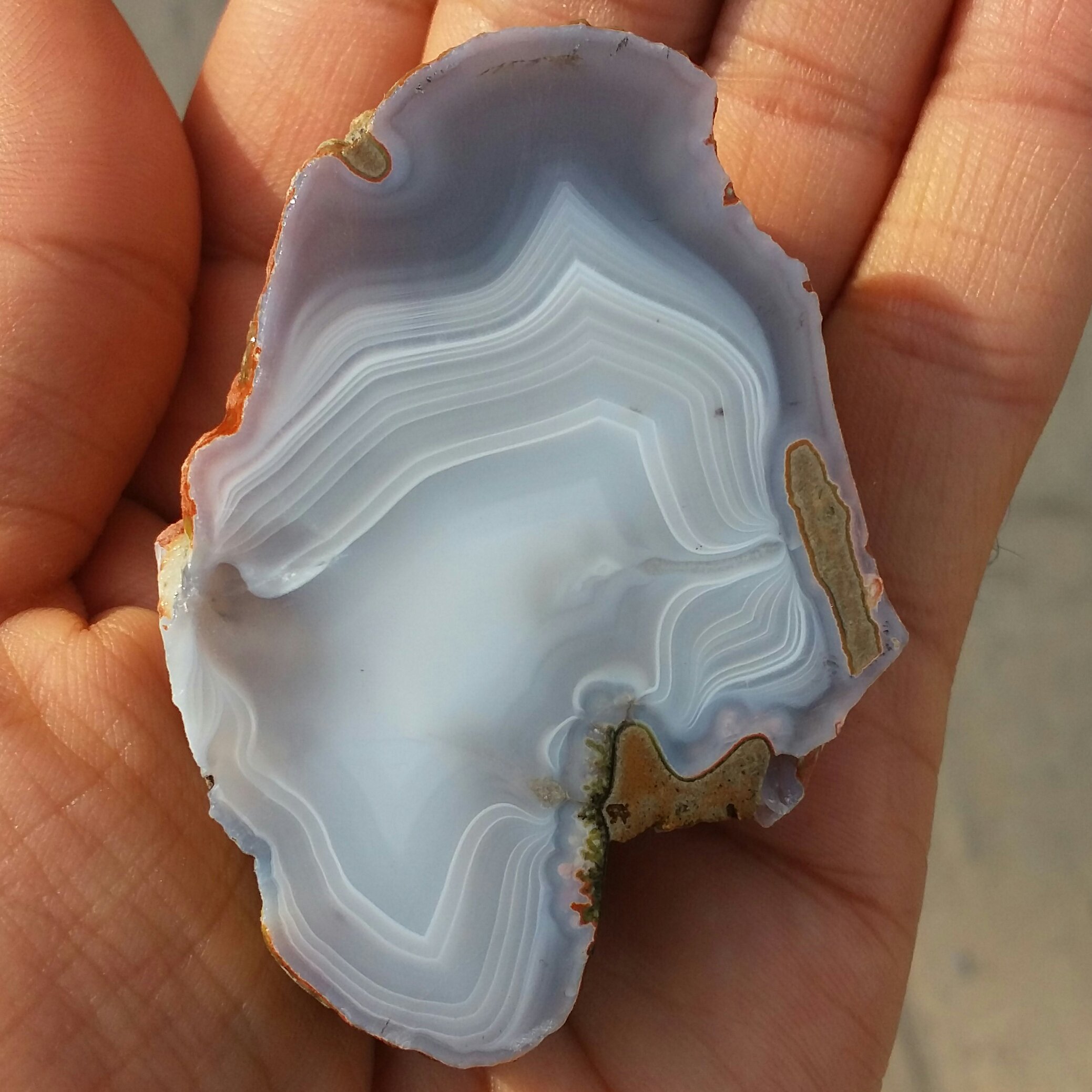 اسلایس سنگ راف عقیق سلیمانی سه بعدی خارق العاده زیبا بسیار دیدنی شاهکار خلقت کاملا طبیعی
با قابلیت ساخت چند نگین محششر