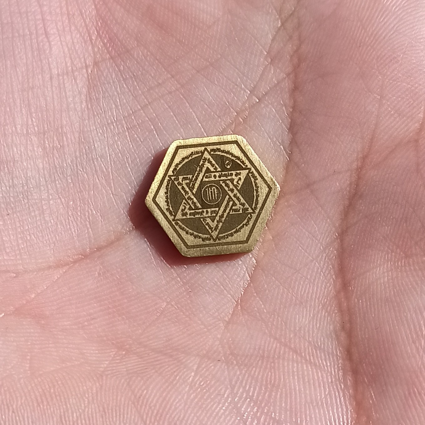 سنگ حدید طلایی برنجی ستاره سلیمان نبی اصل درجه یک زیبا
