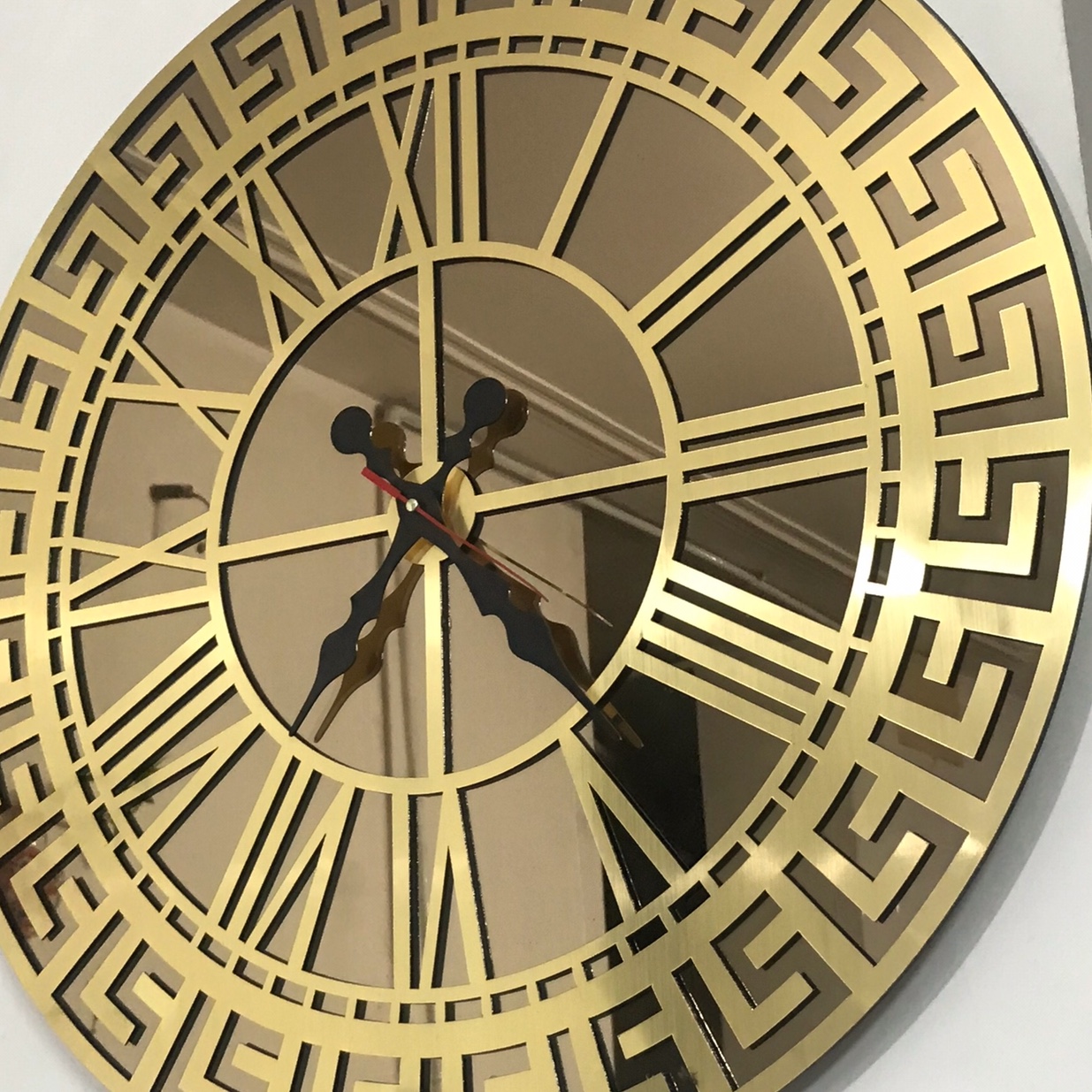 ساعت دیواری اینه ورساچ