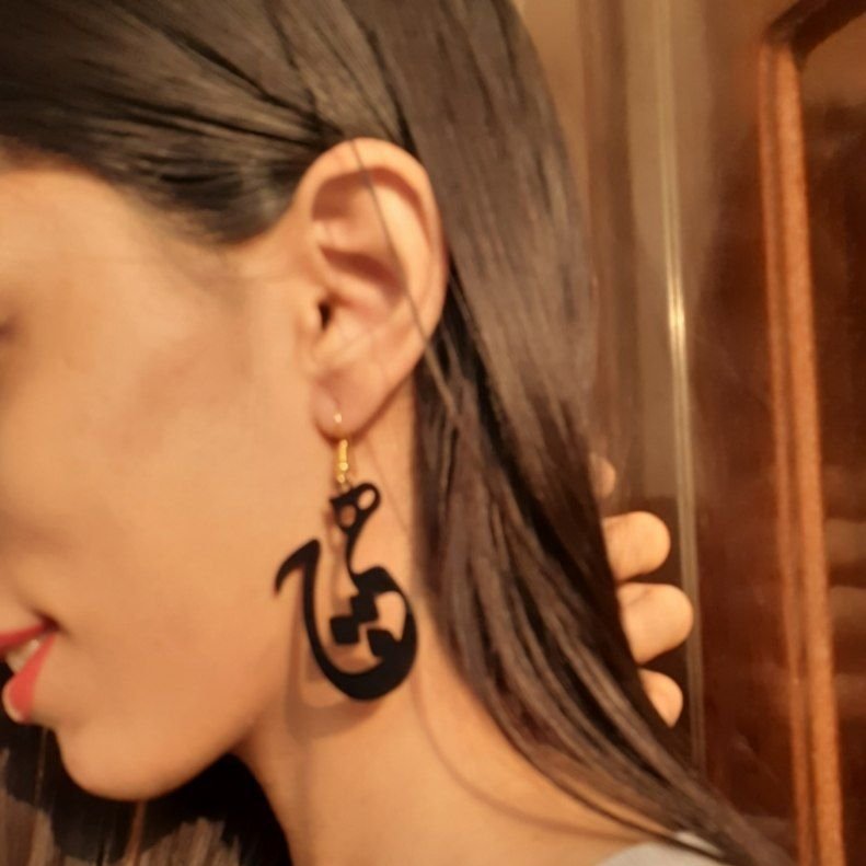 گوشواره طرح هیچ مشکی