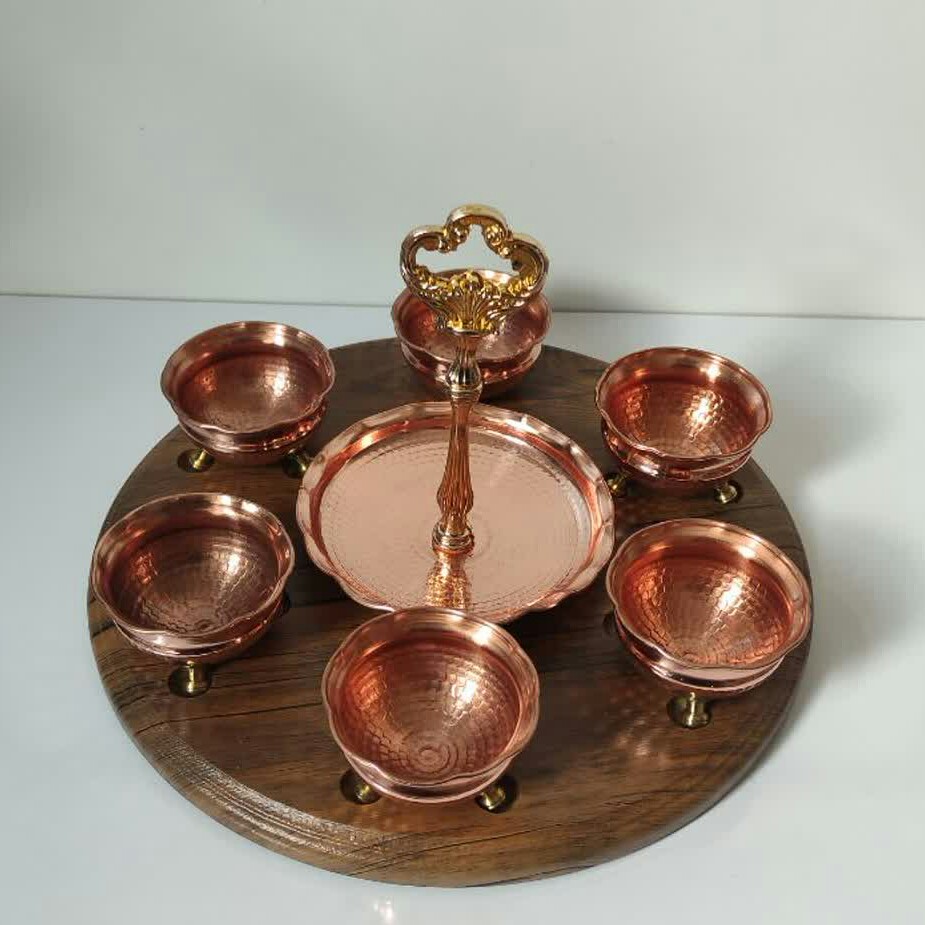 هفت سین کوچک مسی خیلی شیک سه پایه برنجی همراه شیرینی خوری با استند چوبی نانو شده  

