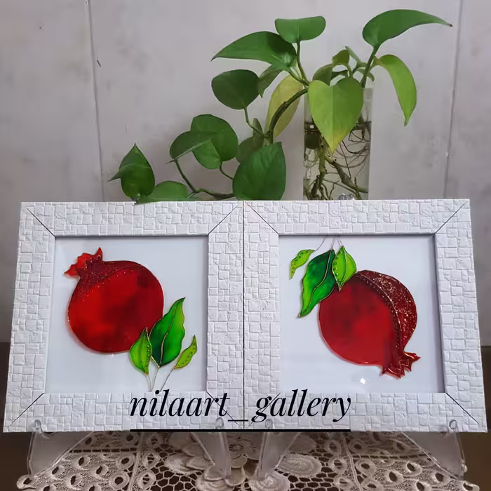 تابلو "انار "
تکنیک : ویترای روی شیشه
ابعاد : 20×20 سانتی متر 
همراه با قاب آجری سفید