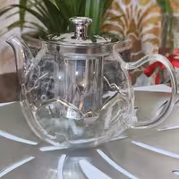 قوری تپل کمربند طلایی شعله مستقیم شیک و با کیفیت با حجم 600 میل دارای صافی دمنوش جهت استفاده چایی و دمنوش 