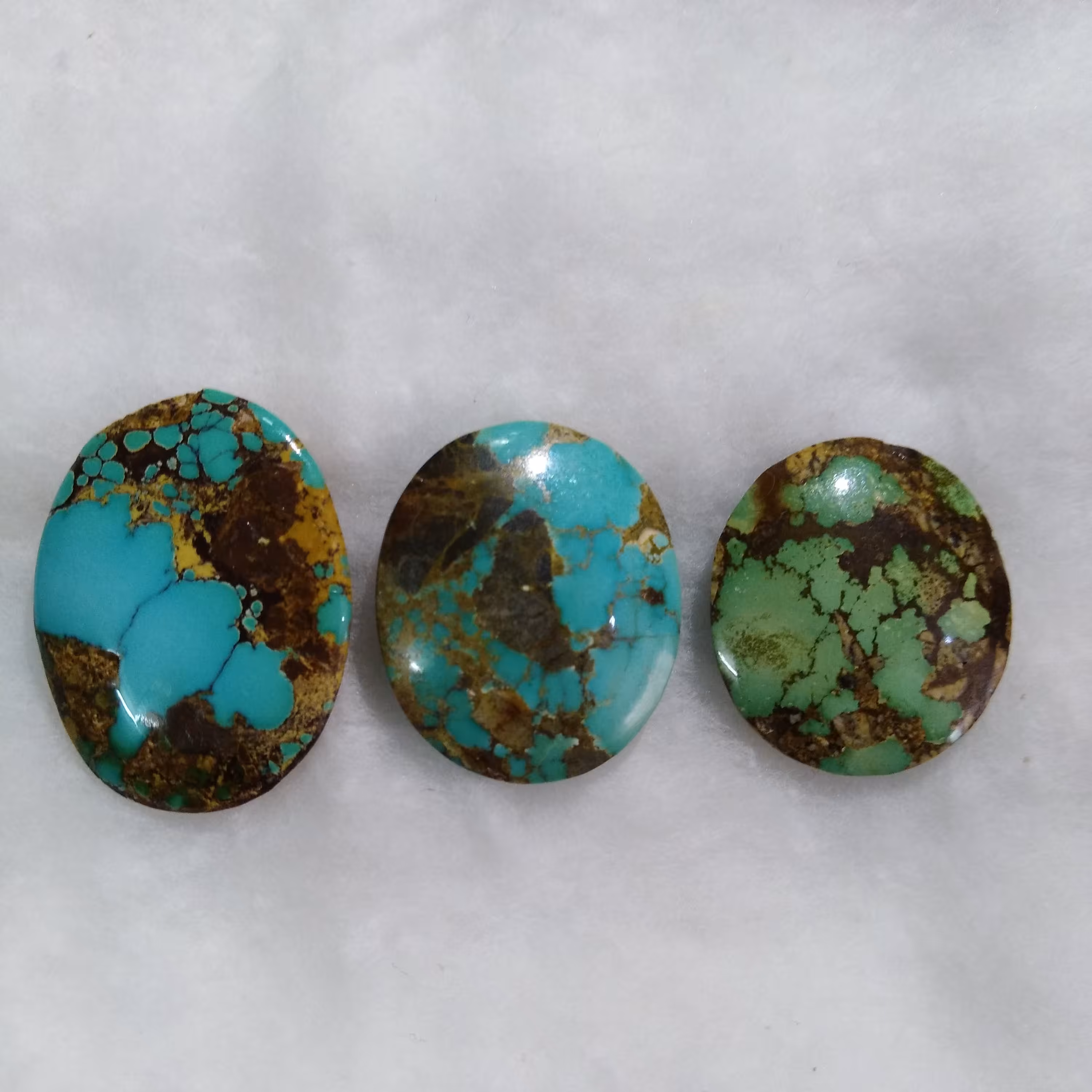 پک 3 عددی فیروزه شجر نیشابور کاملا طبیعی  ،سایز از 22 تا 27  میلیمتر ،  معدنی درجه 1