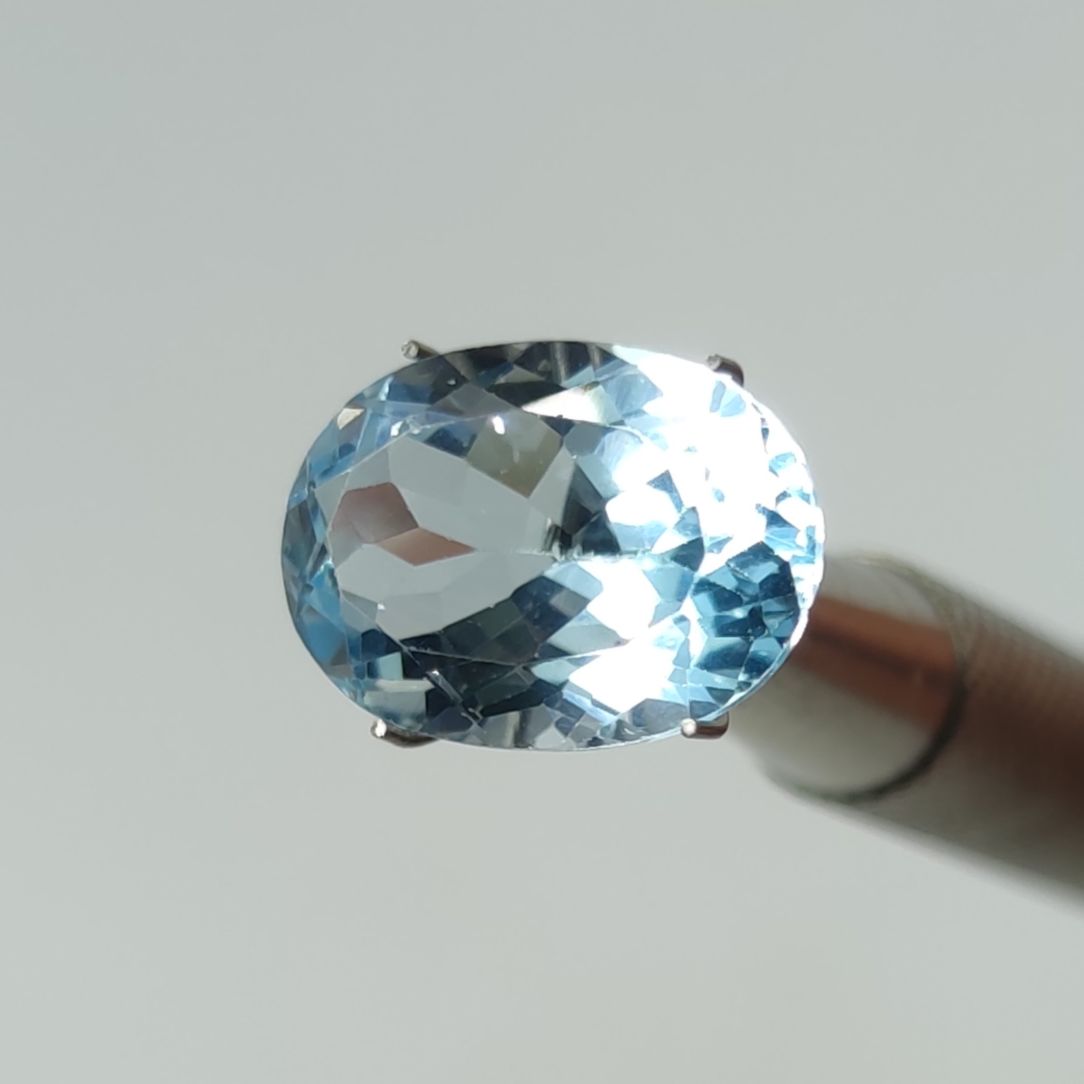 نگین سنگ توپاز معدنی و طبیعی کشور سوئیس 