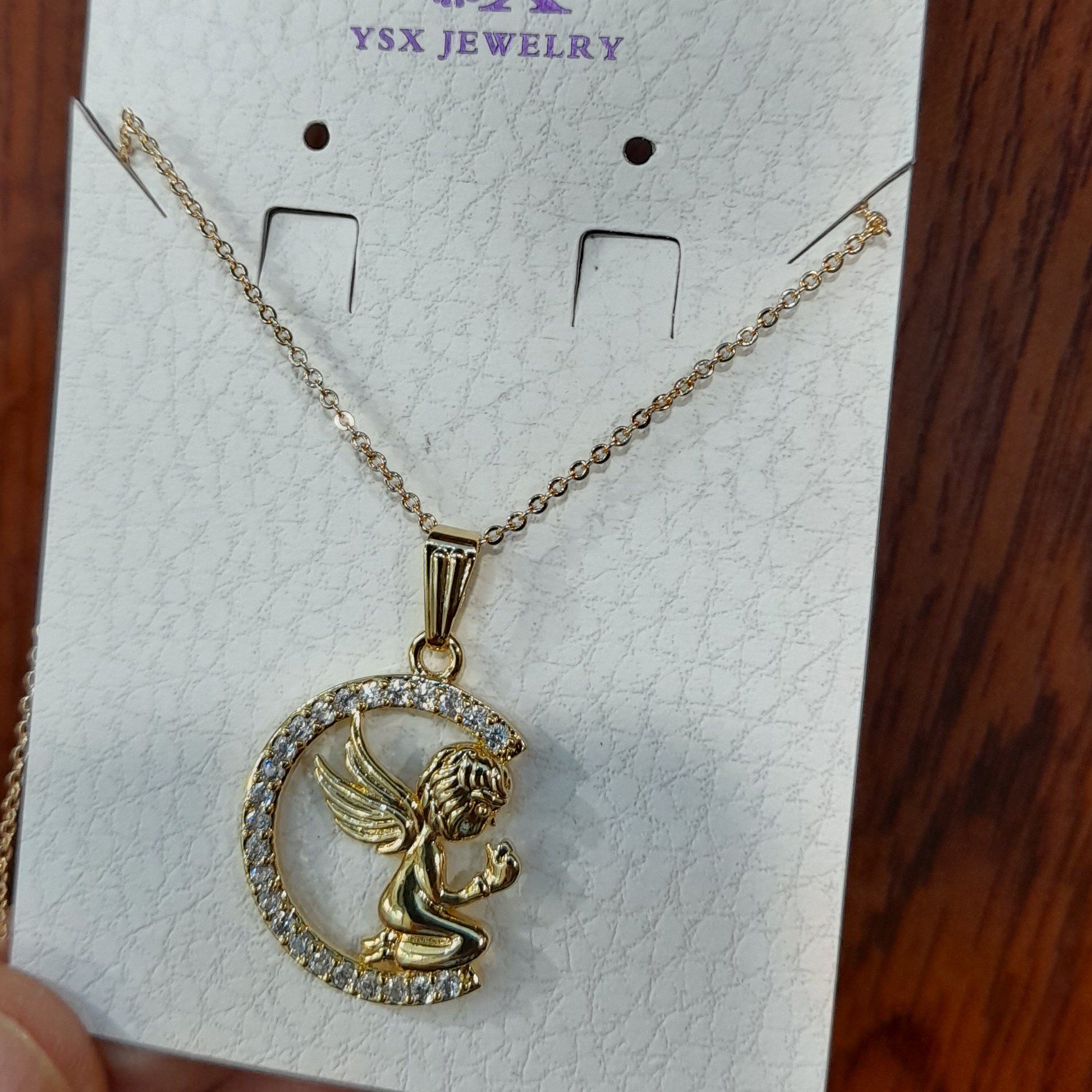 مدال وزنجیر طلاروس