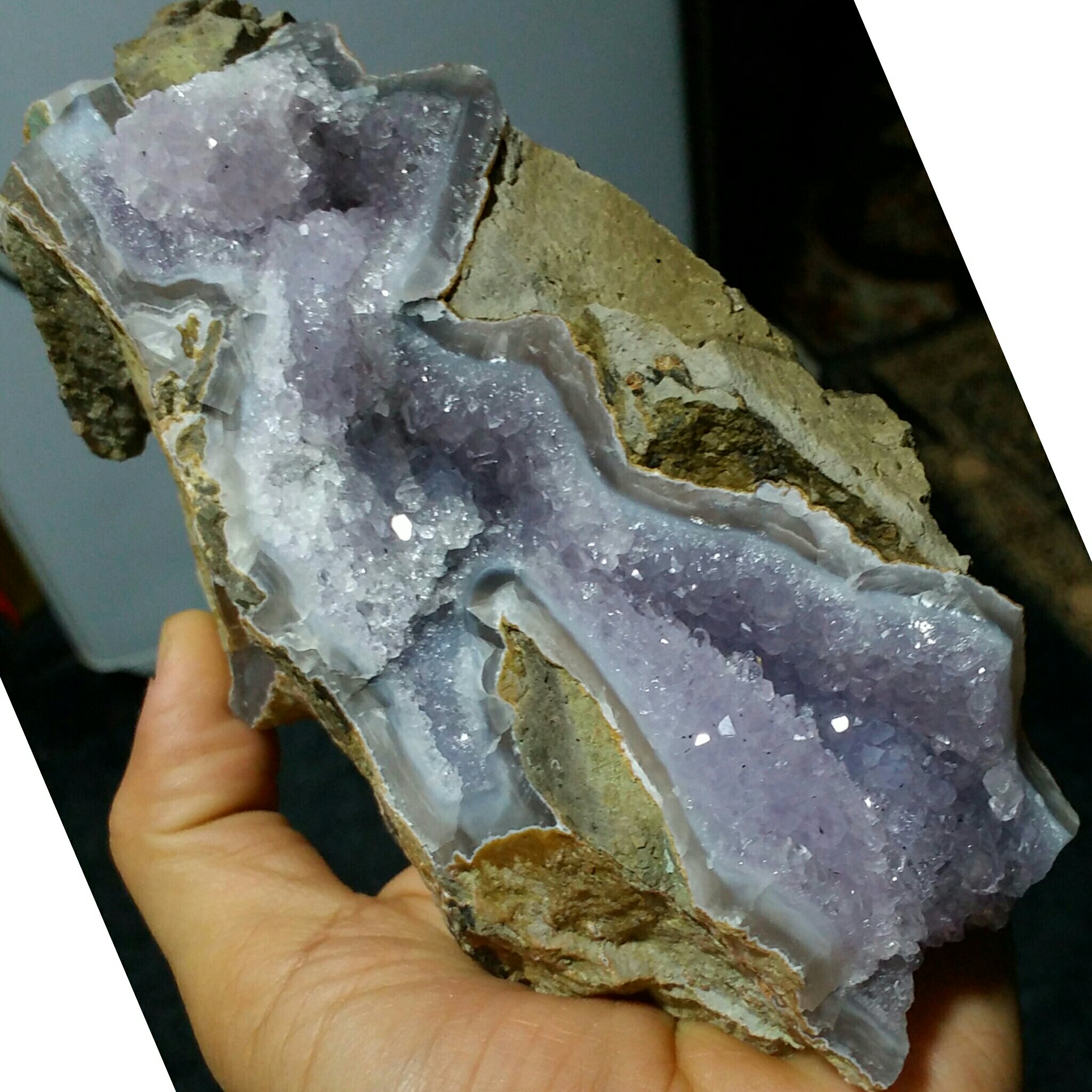 سنگ راف غووولپیکر  آمیتیس پر رنگ روی بستر بسیار زیبا دیدنی کاملا طبیعی شاهکار خلقت
سایز  بسیار درشت سنگین
کد 7976