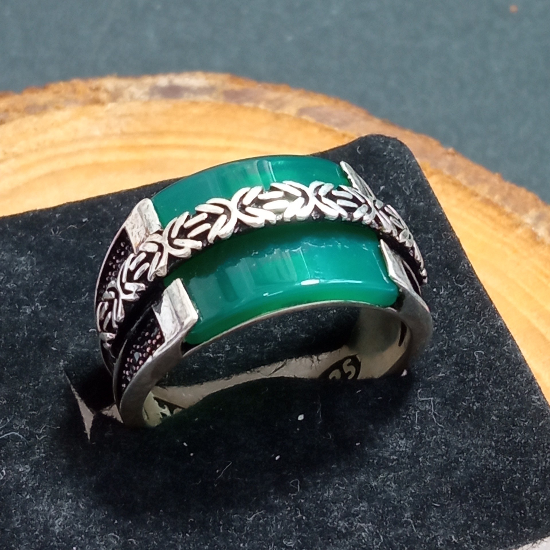 انگشتر اسپرت مردانه نقره ترک اصل و نگین اتمی سبز رنگ بسیار زیبا