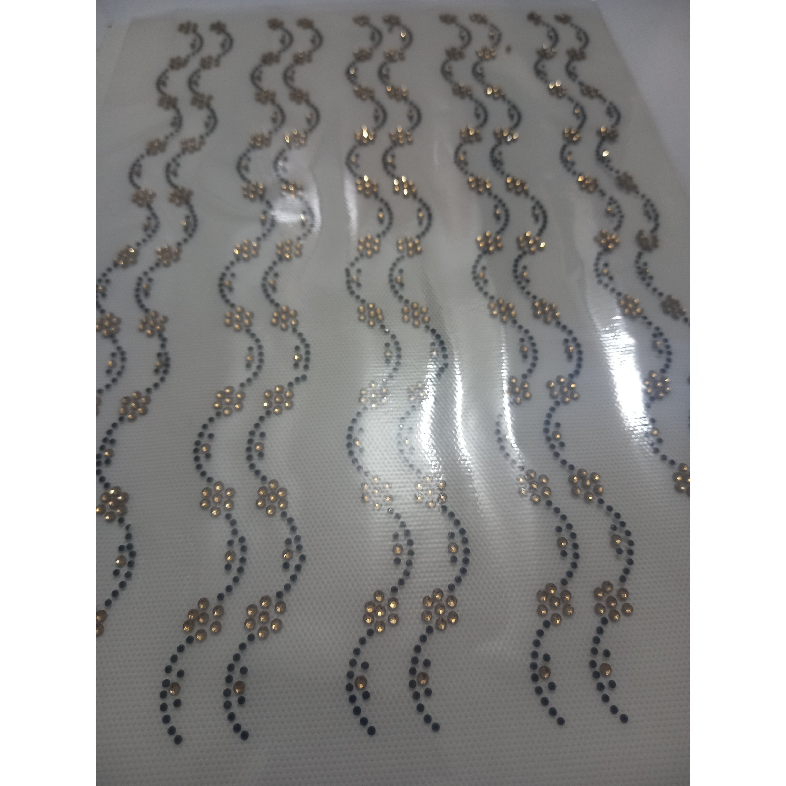 نگین حرارتی طرح گل ریز طلایی . چادر . نگین چادر . مانتو . نگین چسبی . جوراب . ساق