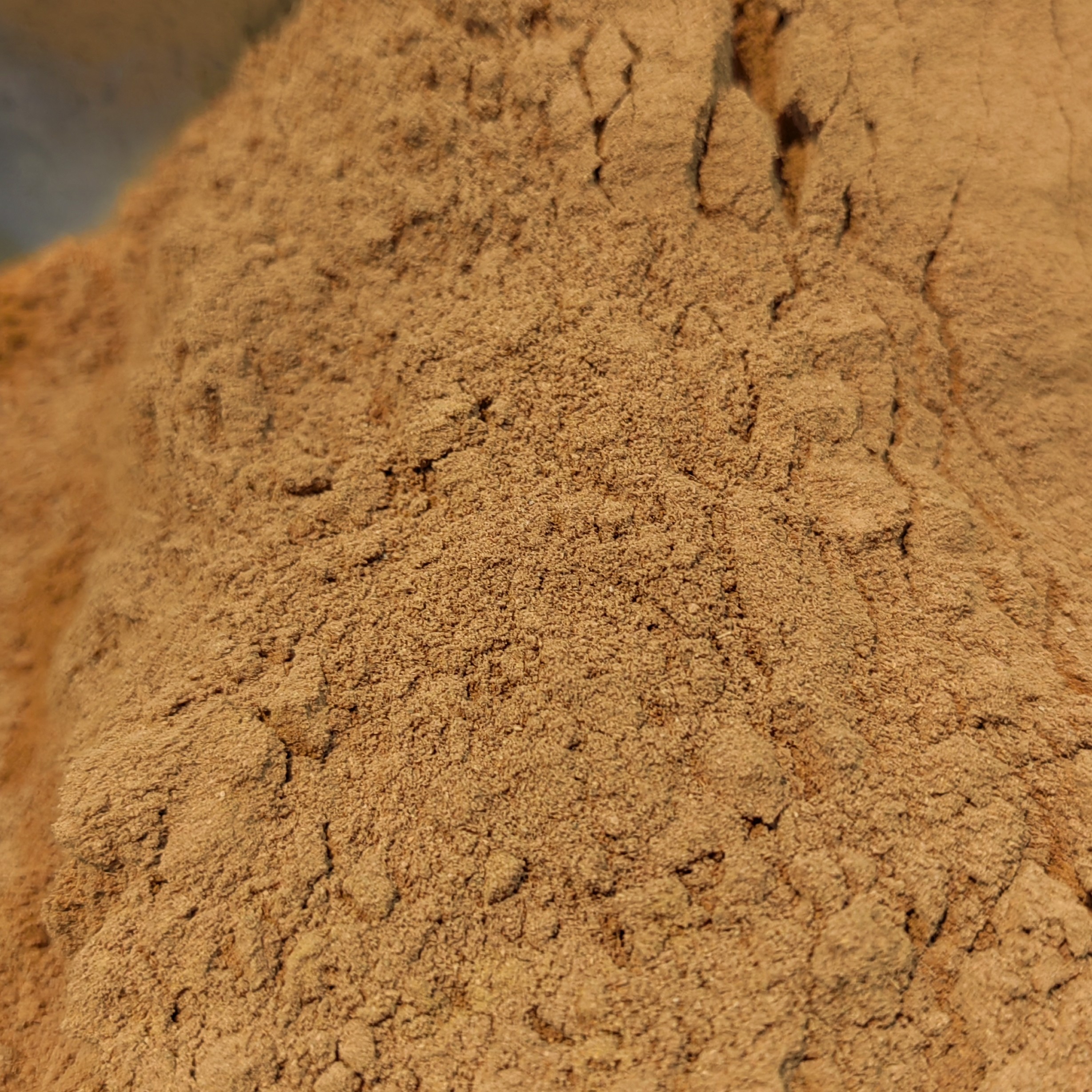 ادویه دارچین با عطری بسیار بالا و کیفیتی بی نظیر  بسیار خوش عطر محصول کشور هندوستان 