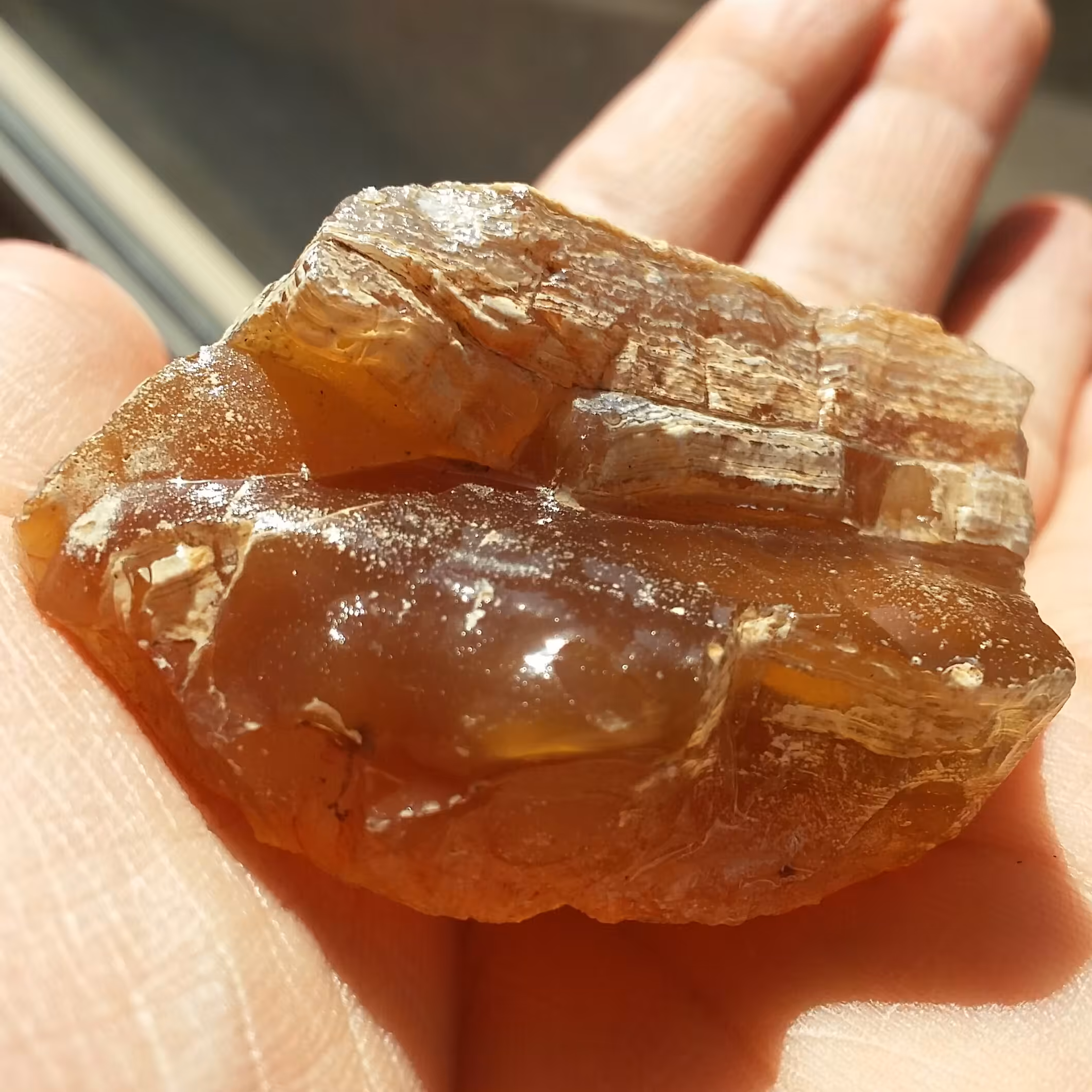 سنگ راف عقیق عسلی پر رنگ محشر 
100درصد طبیعی شاهکار خلقت بی نظیییییر
