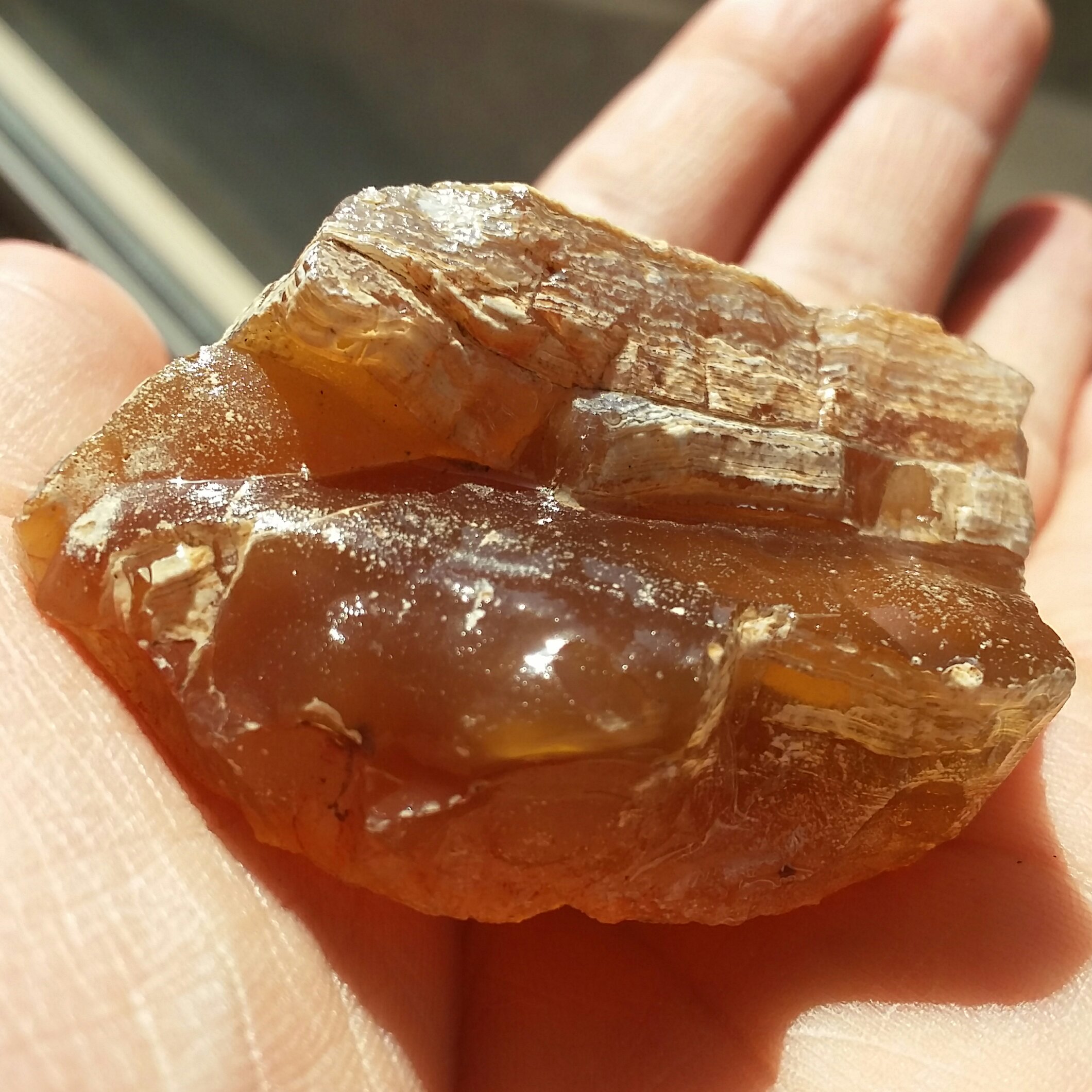 سنگ راف عقیق عسلی پر رنگ محشر 
100درصد طبیعی شاهکار خلقت بی نظیییییر
