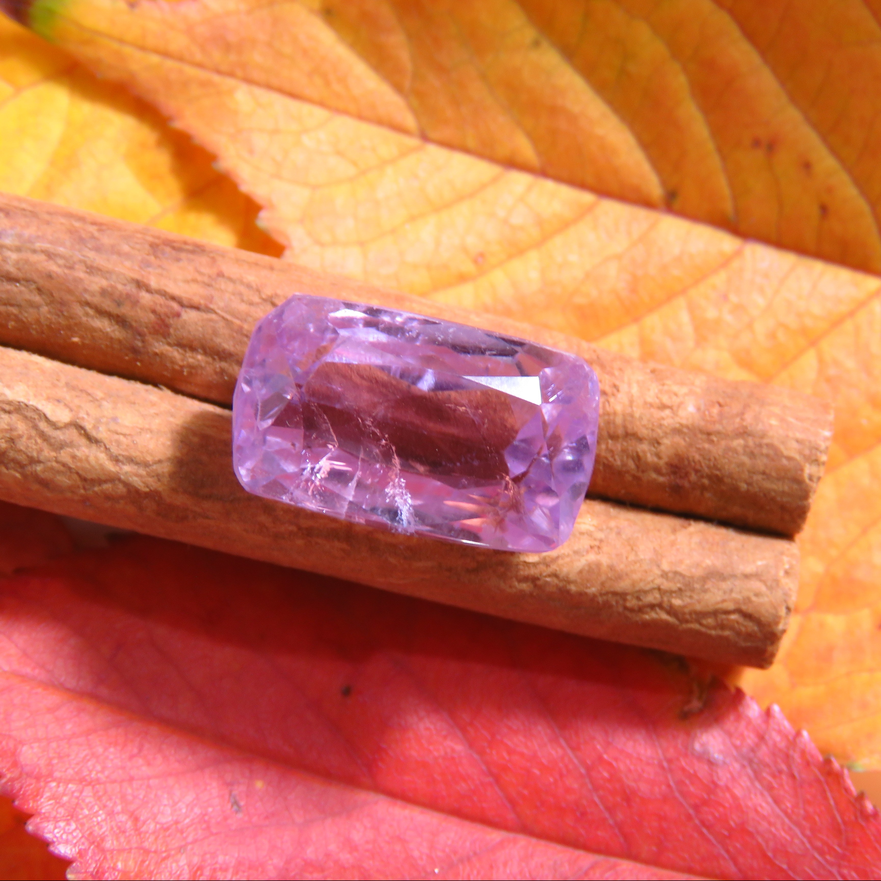 سنگ کمیاب طبیعی و معدنی کنزایت صورتی تراش امرالد  کد 281 